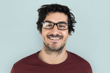 Stüdyoda poz veren adam