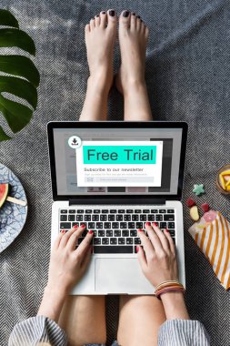 kadın internet tarama