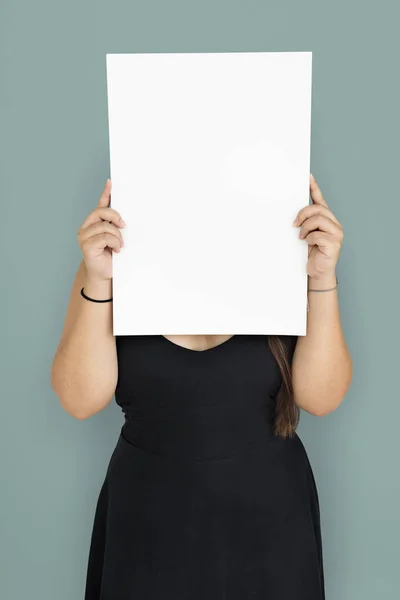 Mujer posando en estudio — Foto de Stock