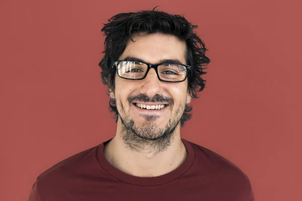 Hombre sonriente en el estudio — Foto de Stock