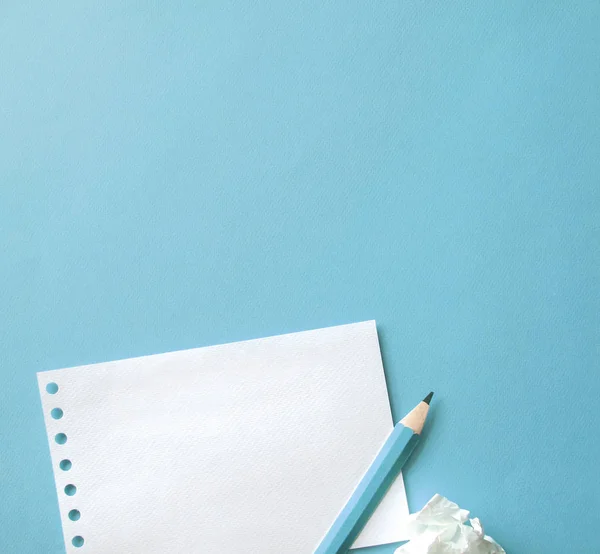 Kağıt ve kalem yaprağı — Stok fotoğraf