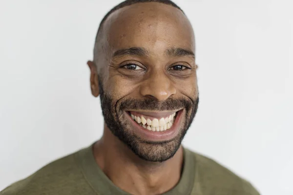 Porträt eines lächelnden Afrikaners — Stockfoto