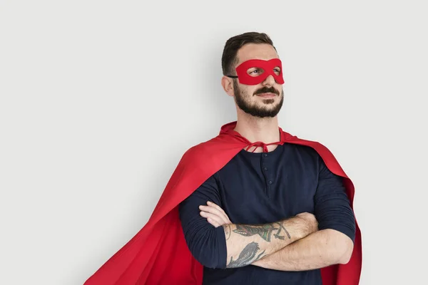 Człowiek sobie maska superbohatera — Zdjęcie stockowe