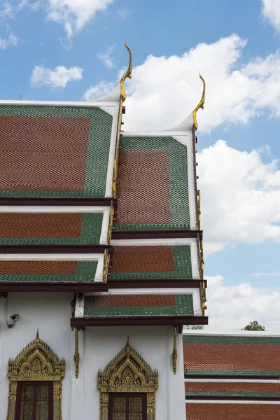 Thailändsk stil buddhistiska tempel — Stockfoto