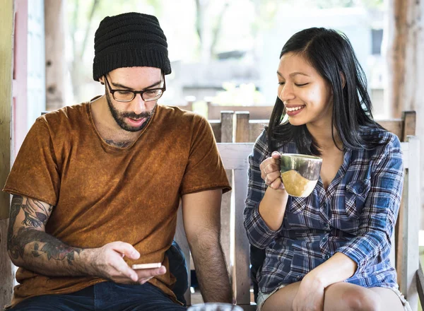 Paar drinken koffie — Stockfoto