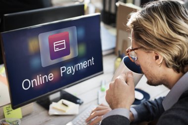 bilgisayarla çalışma iş adamı