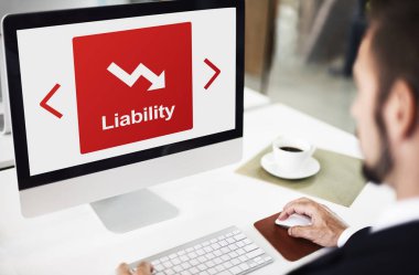 bilgisayarla çalışma iş adamı