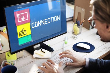 bilgisayarla çalışma iş adamı