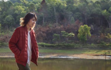 Genç etkin adam traveler