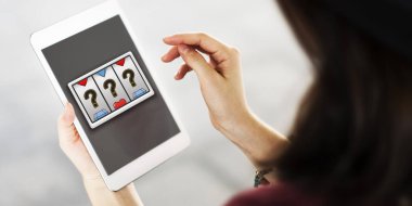 Dijital tablet tarama kadın