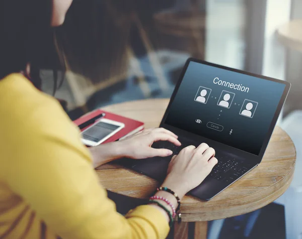 Young woman using laptop — Stock Photo, Image