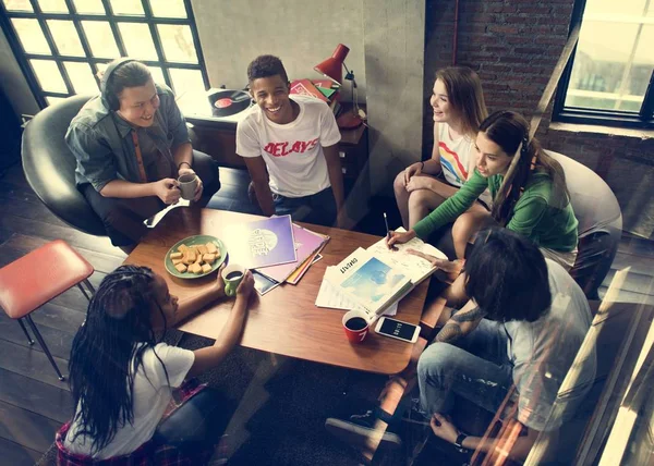 Diverse teenagers have fun — Stock Photo, Image