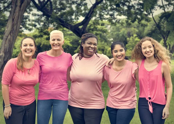 Le donne sostengono il cancro al seno — Foto Stock