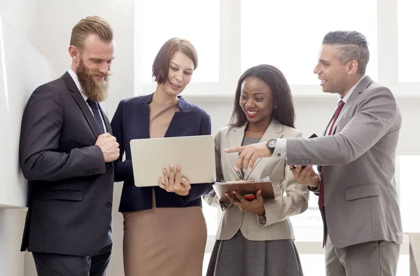 Equipe de negócios trabalhando juntos — Fotografia de Stock