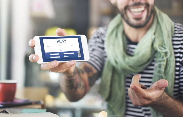 Man showing mobile phone screen — Stock Photo, Image