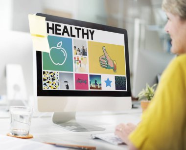 bilgisayarla çalışma iş adamı