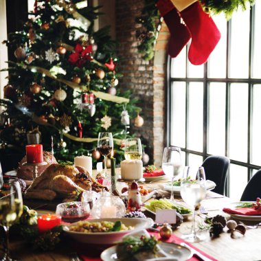 Noel Kutlamaları ve Yemek masasi