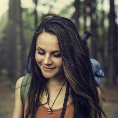 Ormandaki kadın Gezgin