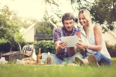 Çift dijital tablet pikniğe kullanma