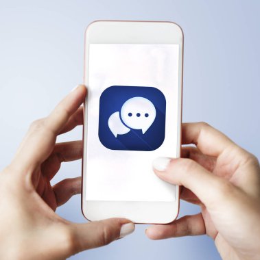 Akıllı telefon kullanan adam 