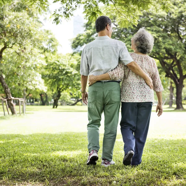 Senior Couple Relax in park — Stock Photo, Image