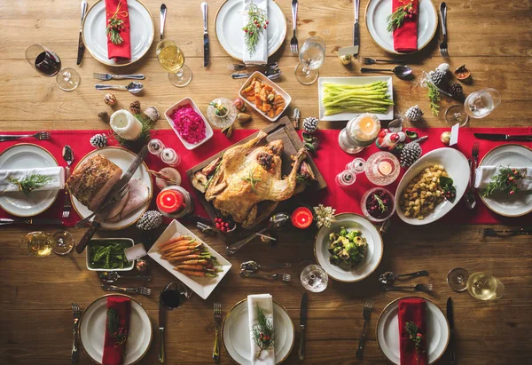 Tabel met kerstdiner — Stockfoto