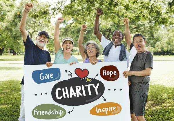 Senior people with blank at park — Stock Photo, Image