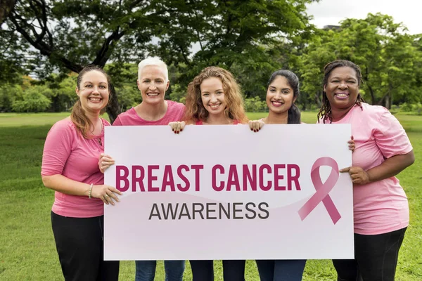 Ženy podporuje rakovinu prsu — Stock fotografie