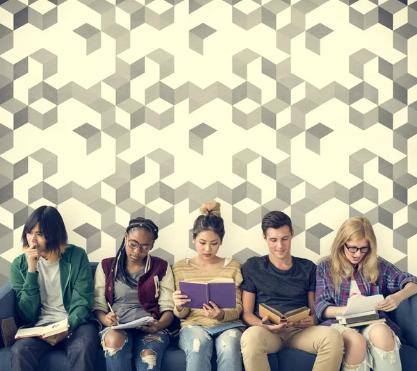 Studenten leren samen — Stockfoto