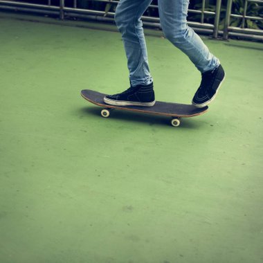 Casual adam sürme kaykay