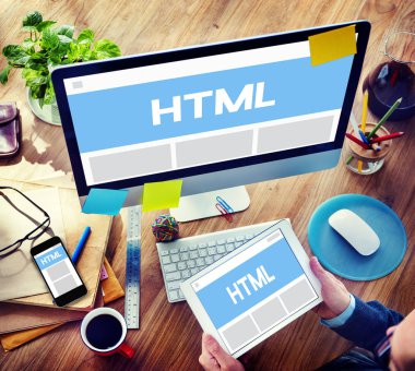 Dijital tablet tutan işadamı