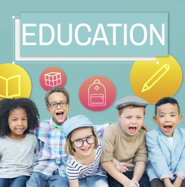 Neşeli çocuk sahibi eğlenceli