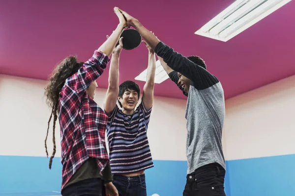 Mooie diversiteit vrienden samen — Stockfoto