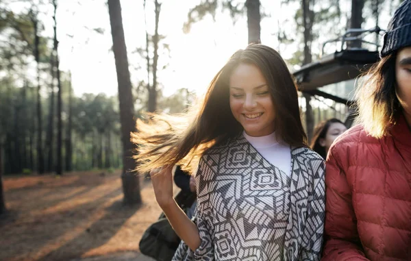 Casal jovem viajando — Fotografia de Stock