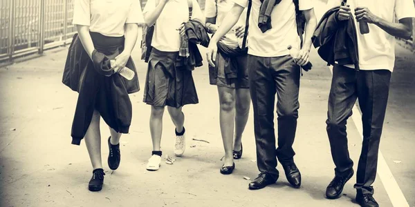 Diversos Estudantes em uniforme escolar — Fotografia de Stock