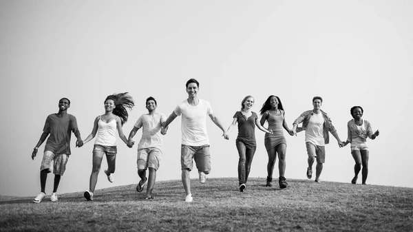 Diversidad grupo de personas corriendo — Foto de Stock