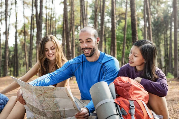 Unga vänner reser — Stockfoto