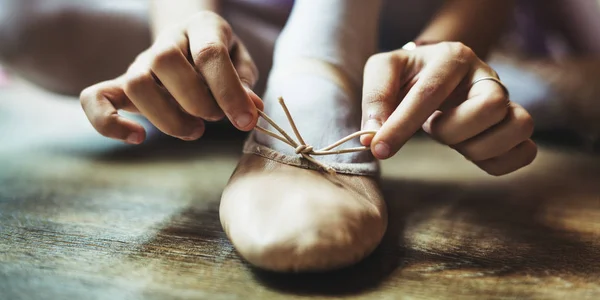 Ballerina in pointe-schoen — Stockfoto