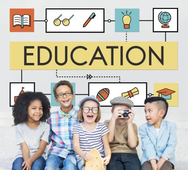 Neşeli çocuk sahibi eğlenceli