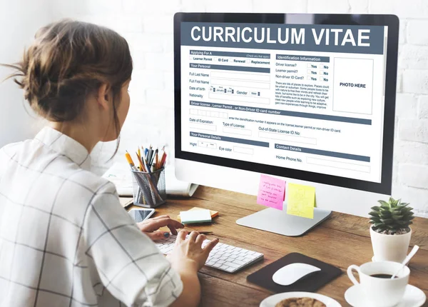 Woman working on computer — Stock Photo, Image