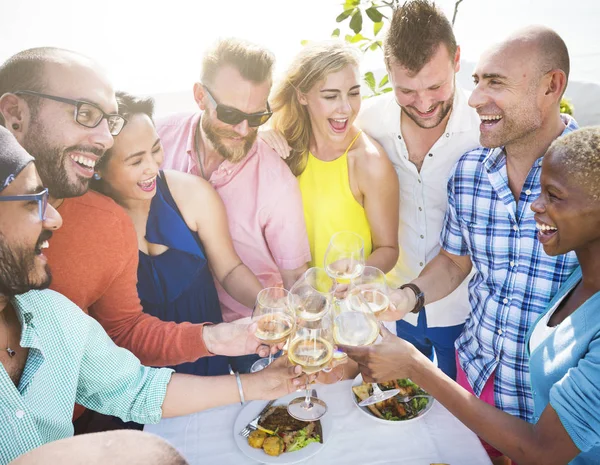 Groupe de personnes à la fête — Photo