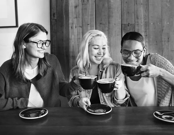 Mujer Drinking Coffee — Foto de Stock