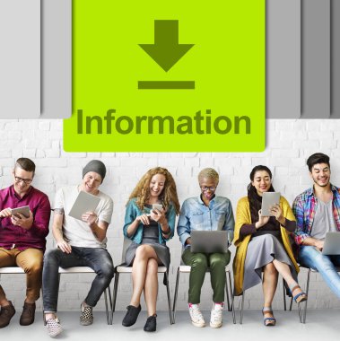 Dijital aygıtlar kullanan insanlar