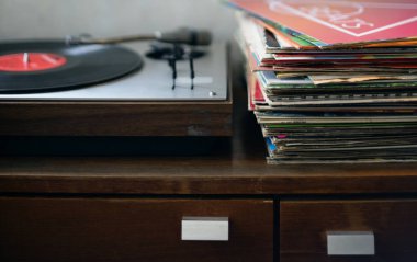 Vinil taşınabilir müzik çalar ve kayıtları