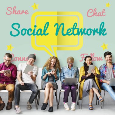 Dijital aygıtlar kullanan insanlar