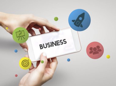 Akıllı telefon kullanan adam 