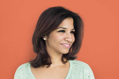 kadın stüdyoda poz