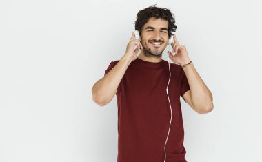 Stüdyoda poz veren adam