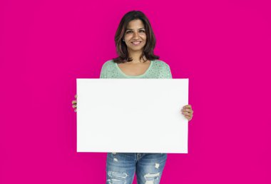 kadın stüdyoda poz