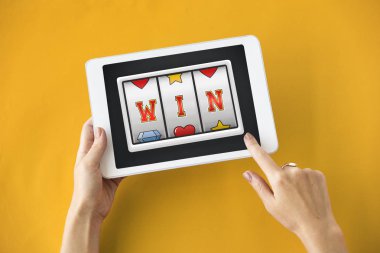 Dijital tablet ellerinde